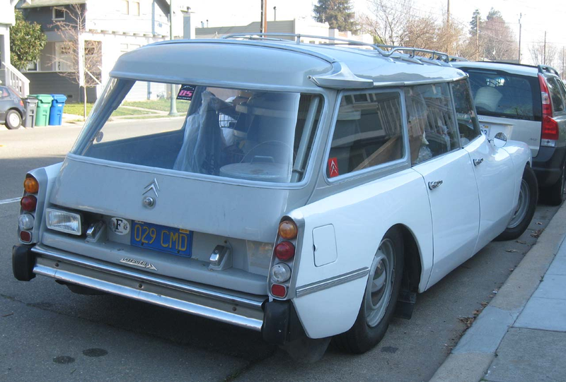 Illustration for article titled 1969 Citroƫn DS Station Wagon